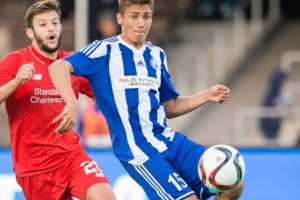 Roni Peiponen ja Tuomo Saarnio allekirjoittamassa Peiposen uutta jatkosopimusta. Roni Peiponen ja Tuomo Saarnio allekirjoittamassa Peiposen uutta jatkosopimusta.