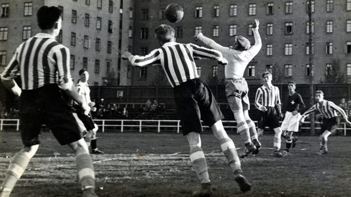 HJK-HIFK Pallokentällä vuonna 1936