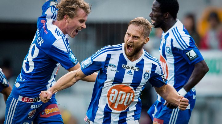 Rasmus Schüller, Demba Savage ja Akseli Pelvas - HJK Helsinki. Photo: Jussi Eskola.