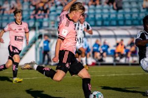 Santeri Väänänen – HJK Helsinki. Photo: © Jukka Puputti. Santeri Väänänen - HJK Helsinki. Photo: © Jukka Puputti.