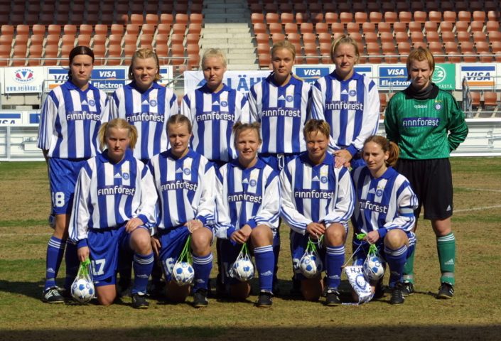 HJK Naiset 2002 silloisella Finnair Stadionilla