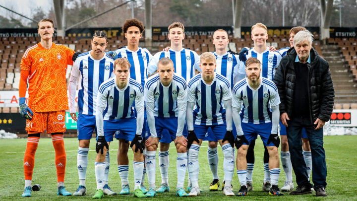 Markku Peltoniemi ja HJK:n joukkue. Photo: © Kalevi Hämäläinen